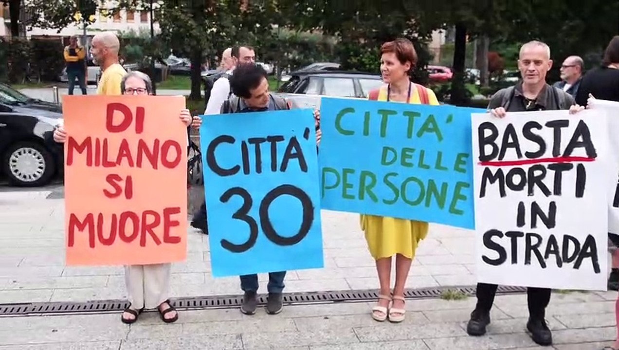 "Basta morti sulle strade". La protesta in piazza a Milano