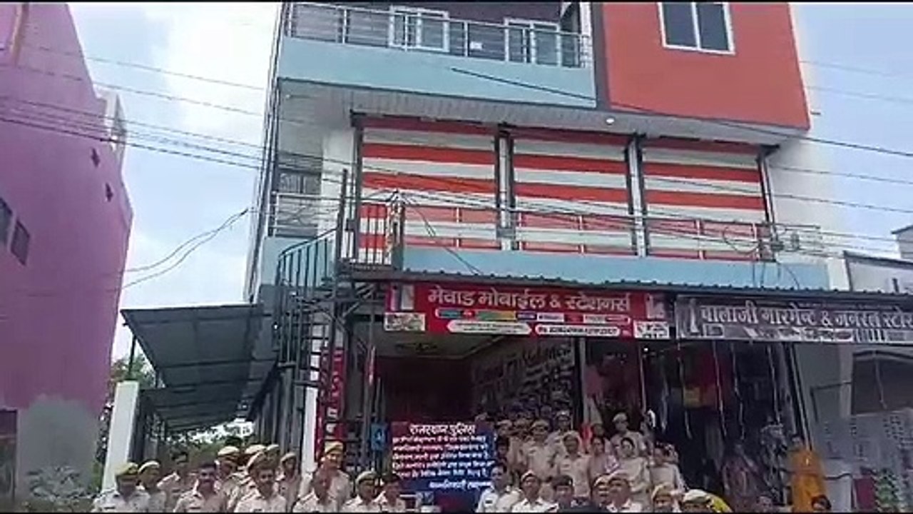 प्रतापगढ़ पुलिस ने दो तस्करों व उनके सहयोगियों...