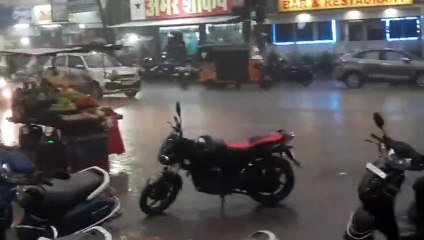 मानसून के अंत में भी भारी बारिश - देखें वीडियो
