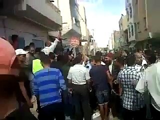 قمّة البشاعة و الإجرام و الإرهاب مليشيات النهضة و حزب المؤتمر يقتلون لطفي نقض دوسا بأقدامهم و ضربا بالعصي و الحجارة