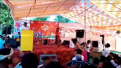 परिवर्तन यात्रा में भीड़ जुटाने के लिए डांसर, देखें विडिओ