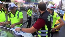 Kadıköy'de trafik cezası yazılan taksici öfkeden çılgına döndü