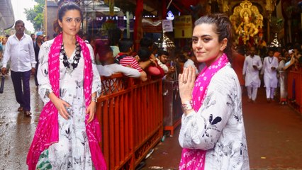 Jawan Actress Ridhi Dogra Visits Lalbaugcha Raja