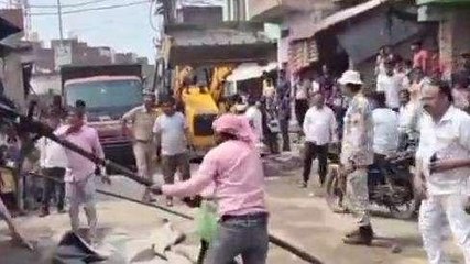 फिरोजाबाद: नगर में जमकर गरजा महाबली, बुलडोजर देख अतिक्रमण कारियों में हड़कंप
