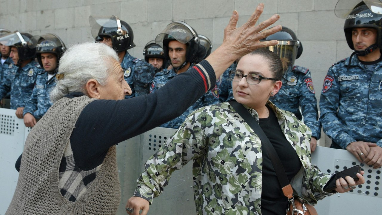 Protest in Eriwan: 'Ich hasse beide Seiten'