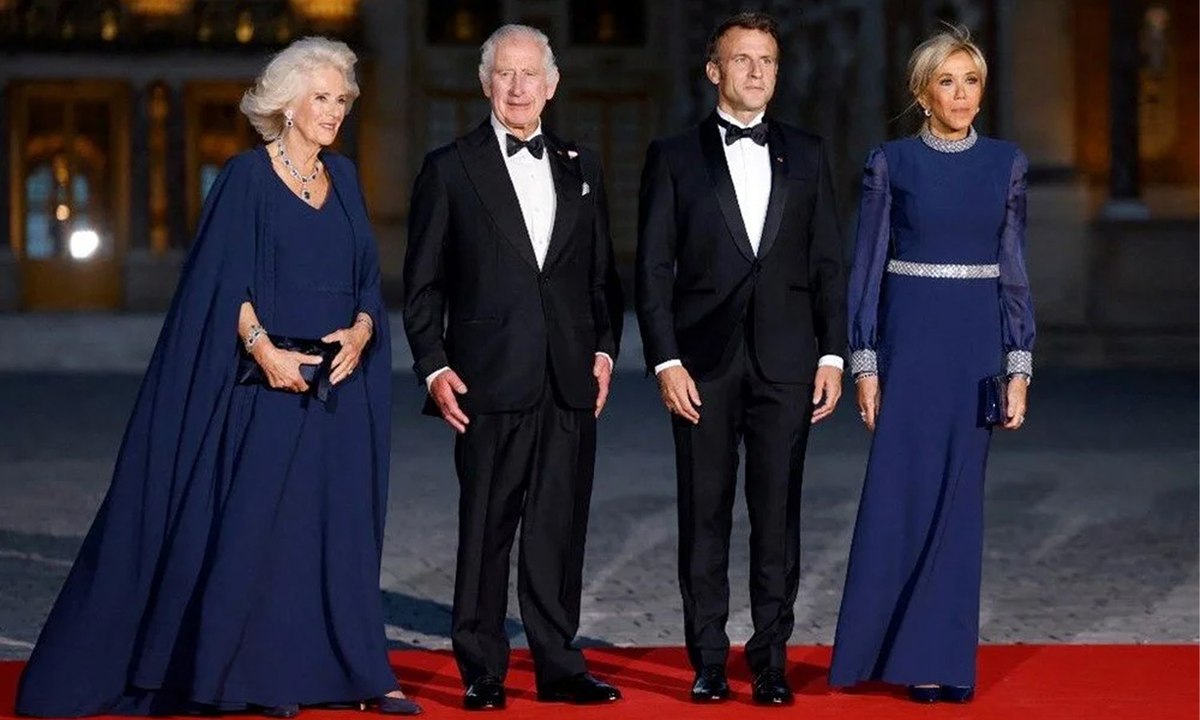 Macron, İngiltere Kralı 3. Charles'ın Fransa ziyareti kapsamında Versailles Sarayı'nda akşam yemeği verd