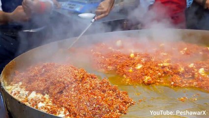 Gajar ka Halwa - Jalil Sweets and Bakers, Mardan Street Food Pakistan - Gajrela - Carrot Halwa_2