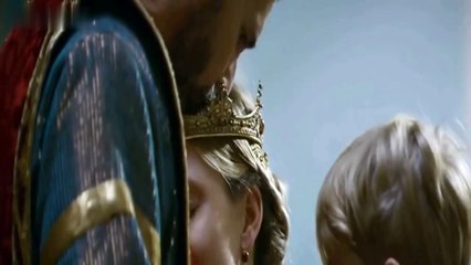 king Arthur: legend of the sword" شاب فقير بيكتشف إنه هو الوحيد الى يقدر يطلع السيف الأسطورى من الصخره لأن هو الملك "ملخصking Arthur