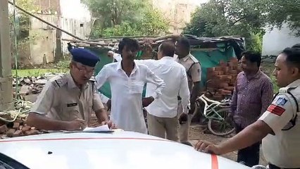 Tải video: युवक ने लगाई फांसी,पुलिस जुटी जांच में