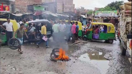 पानी के लिए महिलाओं का फूटा आक्रोश, सड़क जाम कर की आगजनी