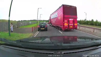 Good Samaritan Helps Stranded Driver Move to Safety