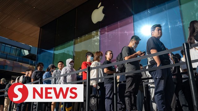 Despite China’s iPhone ban, buyers and scalpers are flocking to Apple Stores