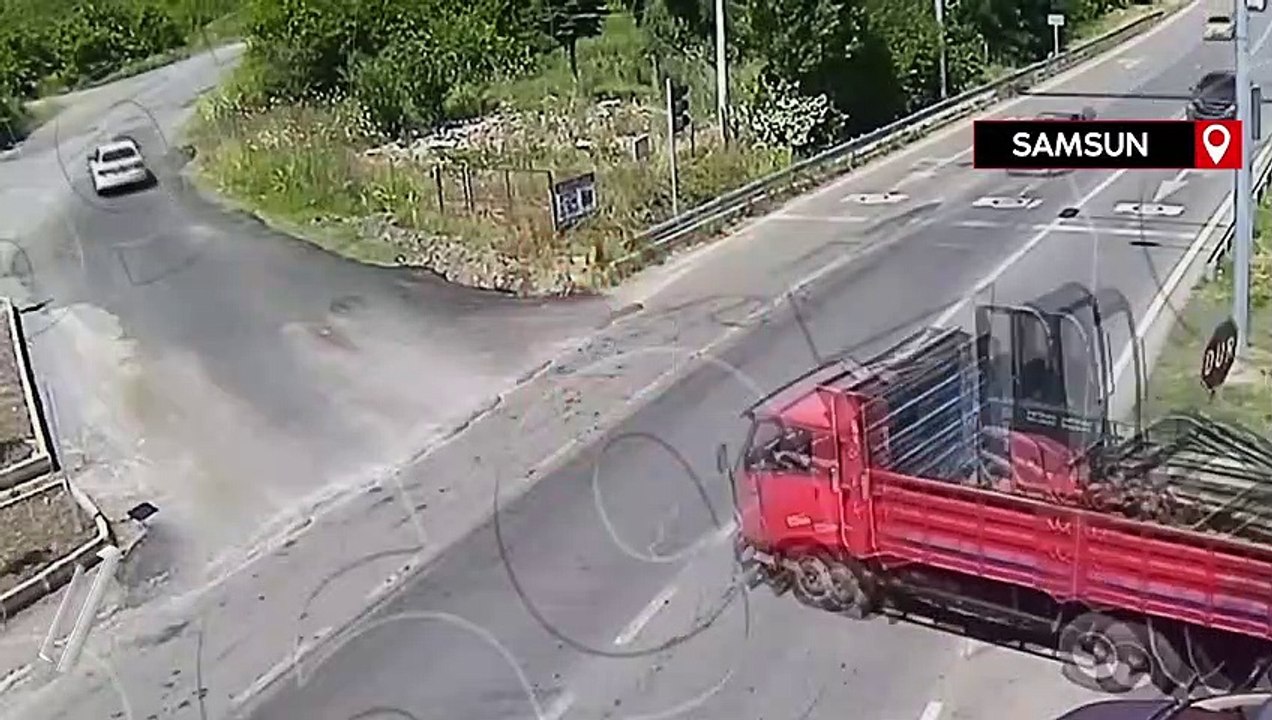 Samsun’da meydana gelen trafik kazaları KGYS kameralarına yansıdı