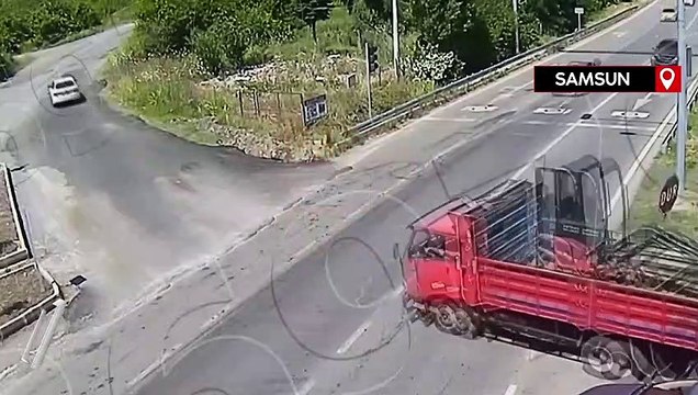 Samsun’da meydana gelen trafik kazaları KGYS kameralarına yansıdı