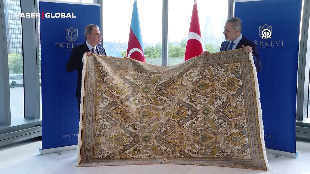 Hakan Fidan, Azerbaycanlı mevkidaşı Ceyhun Bayramov ile görüştü: Bayramov, Karabağ halısı hediye etti
