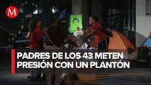 Continúa plantón en el Campo Militar 1, exigen más información de los 43 normalistas de Ayotzinapa