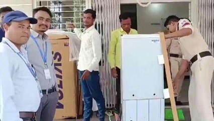 बैतूल: सामाजिक संस्था ने थाना परिसर में वाटर कूलर और कुर्सी की भेट