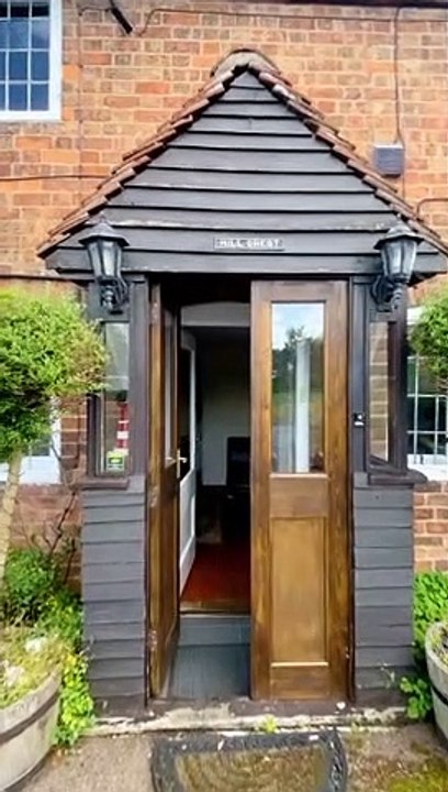 Characterful four bedroom cottage with the most outstanding open views to the Avon Valley.-RGmtOd1QpFc-720p-1695400880