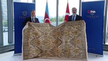 Azerbaycan Dışişleri Bakanı Hakan Fidan'a Karabağ halısı hediye etti