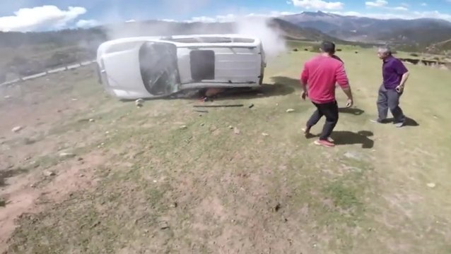 Motorbike rider stops to rescue two elderly passengers trapped in overturned car