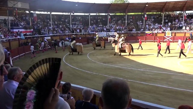 013.08.2023 Roquefort Novillos de Yonnet Novillada Piquée Le Paseo d Ouverture