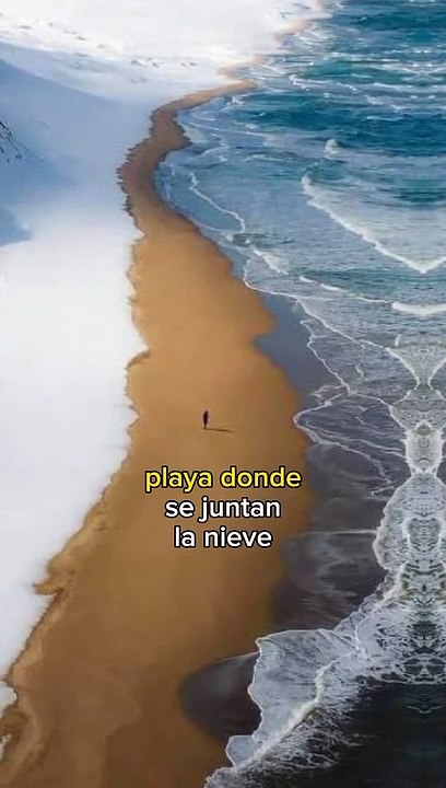 La playa que junta la nieve,arena y mar