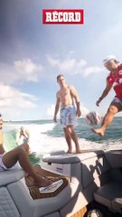 Tải video: Freestylers y su increíble control de balón... en un bote  ⚽️ #futbol #botes #freestyle