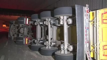 Tuzla'da alkollü kamyon sürücüsü virajı alamayarak kaza yaptı