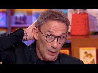 "Il avait ses fesses sur moi" : La folle anecdote de Julien Courbet sur la présentation d’une émis