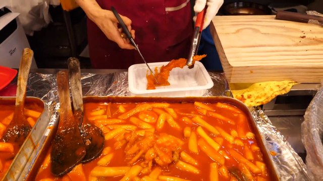 Tteokbokki - Korean spicy rice cake!