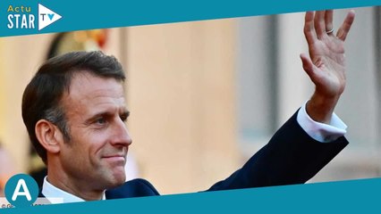 Emmanuel Macron  cette familiarité face au pape François qui a beaucoup choqué
