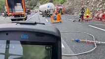 A tanker truck carrying LPG leaked after an accident, firefighters intervened - Autocisterna perde gpl dopo incidente, intervento dei Vigili del Fuoco in Autostrada