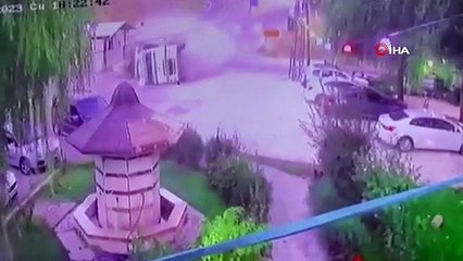 Elazığ'da virajı alamayan kamyon devrildi, 5 kişi yaralandı