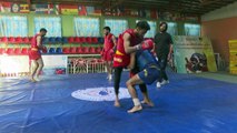 Le combat des pratiquants afghans de wushu pour briller aux Jeux asiatiques