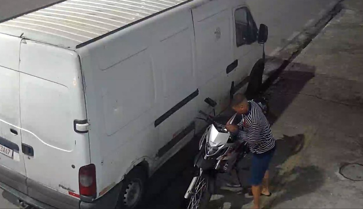 Homem conhecido como "ladrão de moto" tenta furtar veículo na Cidade Baixa