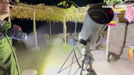 Ayıların arabanın bagajından yiyecek çalması kamerada!