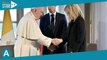 Brigitte Macron avec le pape François à Marseille  look très chic aux côtés de son mari, tactile av
