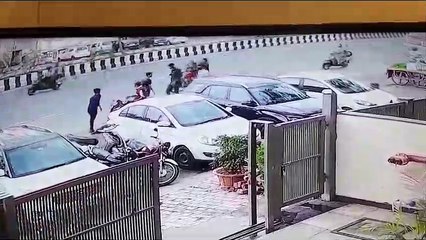 टक्कर मारकर बाइक सवार बदमाश ले गए 18 हजार रुपए, पुलिस ने की गुमशुदगी दर्ज