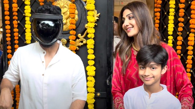 Shilpa Shetty & Raj Kundra Visit Ekta Kapoor's House For Ganpati Darshan