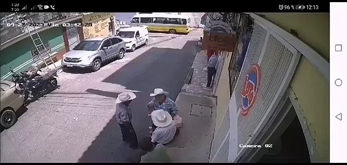 Hondureño sobrevive de milagro en accidente vial