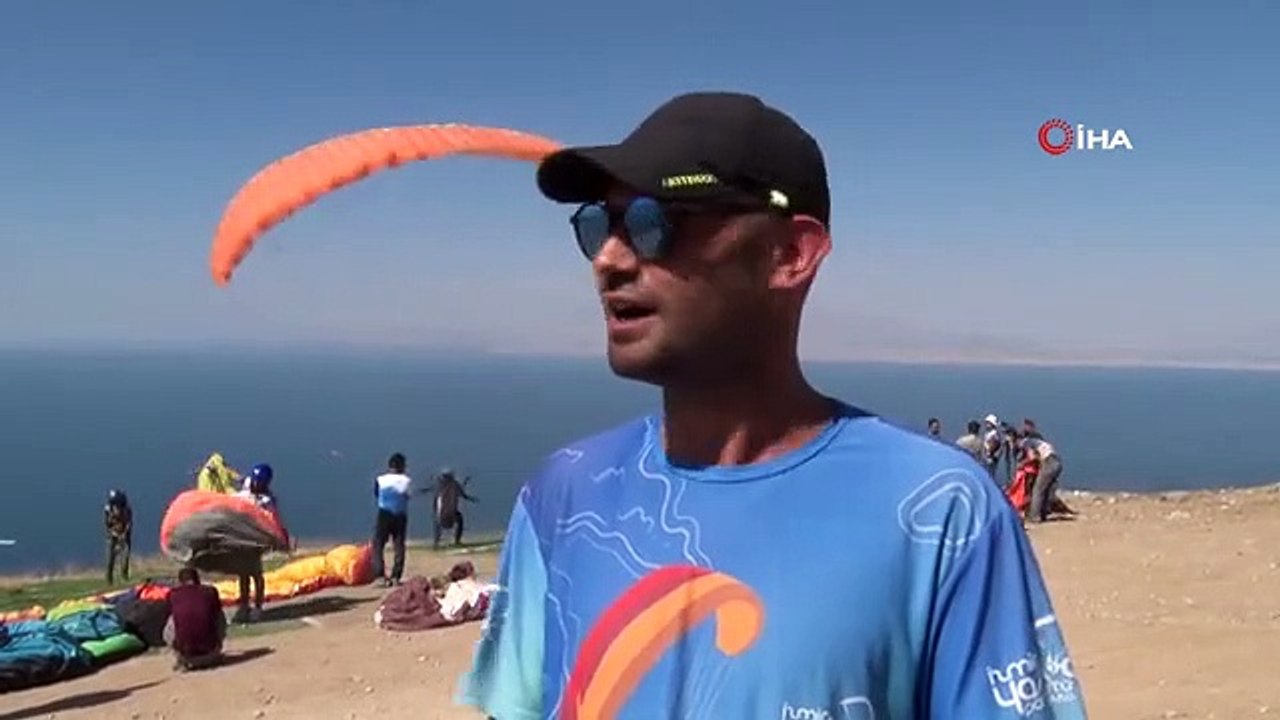 Van'da Yamaç Paraşütü ve Paramotor Şampiyonası Başladı