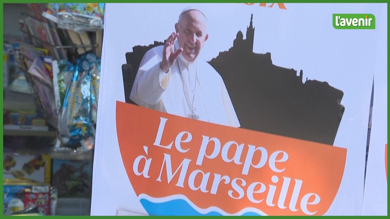 Les premiers fidèles arrivent au Vélodrome pour la messe du pape François