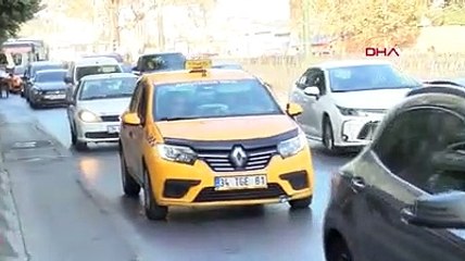 İETT otobüsü tramvaya çarptı