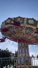 Mujer salió volando de un juego mecánico en Brasil y quedó con graves fracturas
