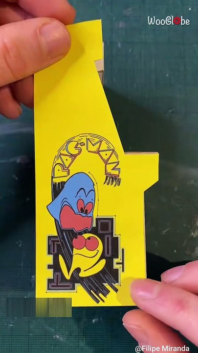 Miniature artist makes the miniature classic Pacman arcade machine *Amazing Art*