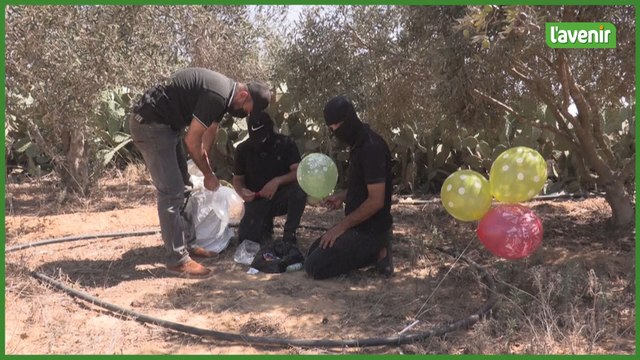 Des activistes palestiniens lâchent des ballons incendiaires vers Israël