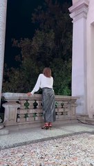 Cristina Parodi: L'eleganza senza tempo della conduttrice 🌟