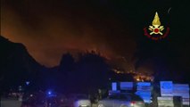 Dos muertos y cientos de turistas evacuados por incendios en Sicilia