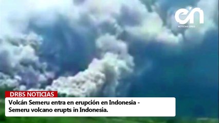 Video herunterladen: Semeru volcano erupts in Indonesia - 23/09/23 - Potente Volcán Semeru entra en erupción en este país -