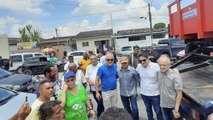Deputados Branco Mendes e Murilo Galdino entregam trator na zona rural de Alhandra